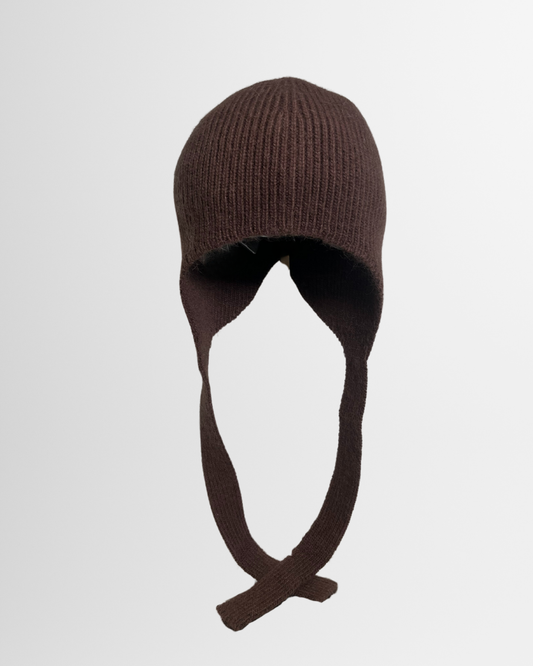 Berretto con paraorecchie e laccetti moro