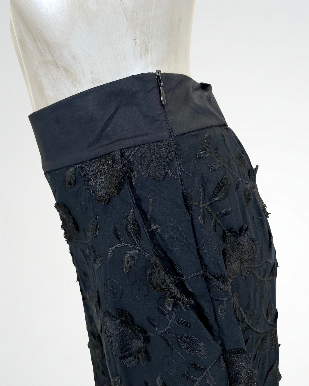 Pantalone con fiori
