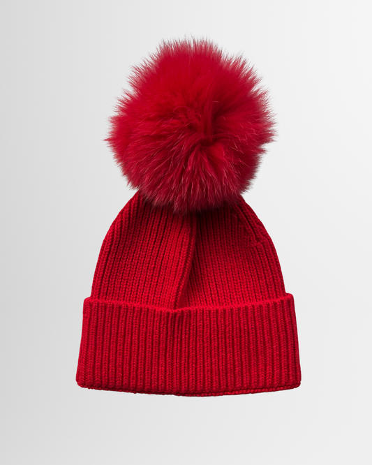 Berretto con pon-pon rosso