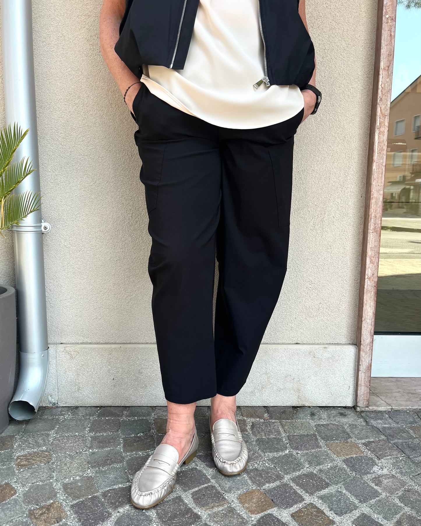 Pantalone Carota con tasche | Nero