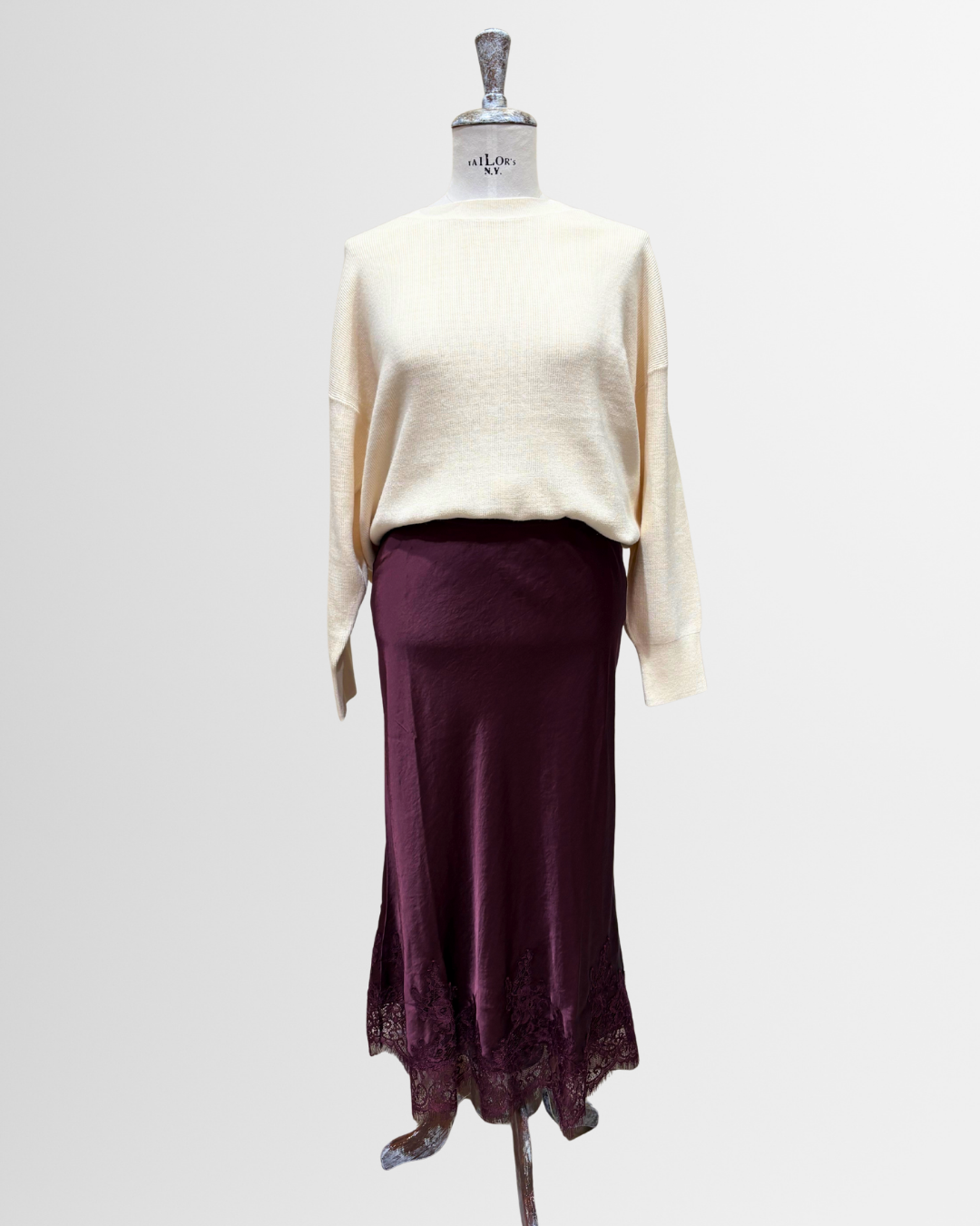 Gonna raso con pizzo bordeaux
