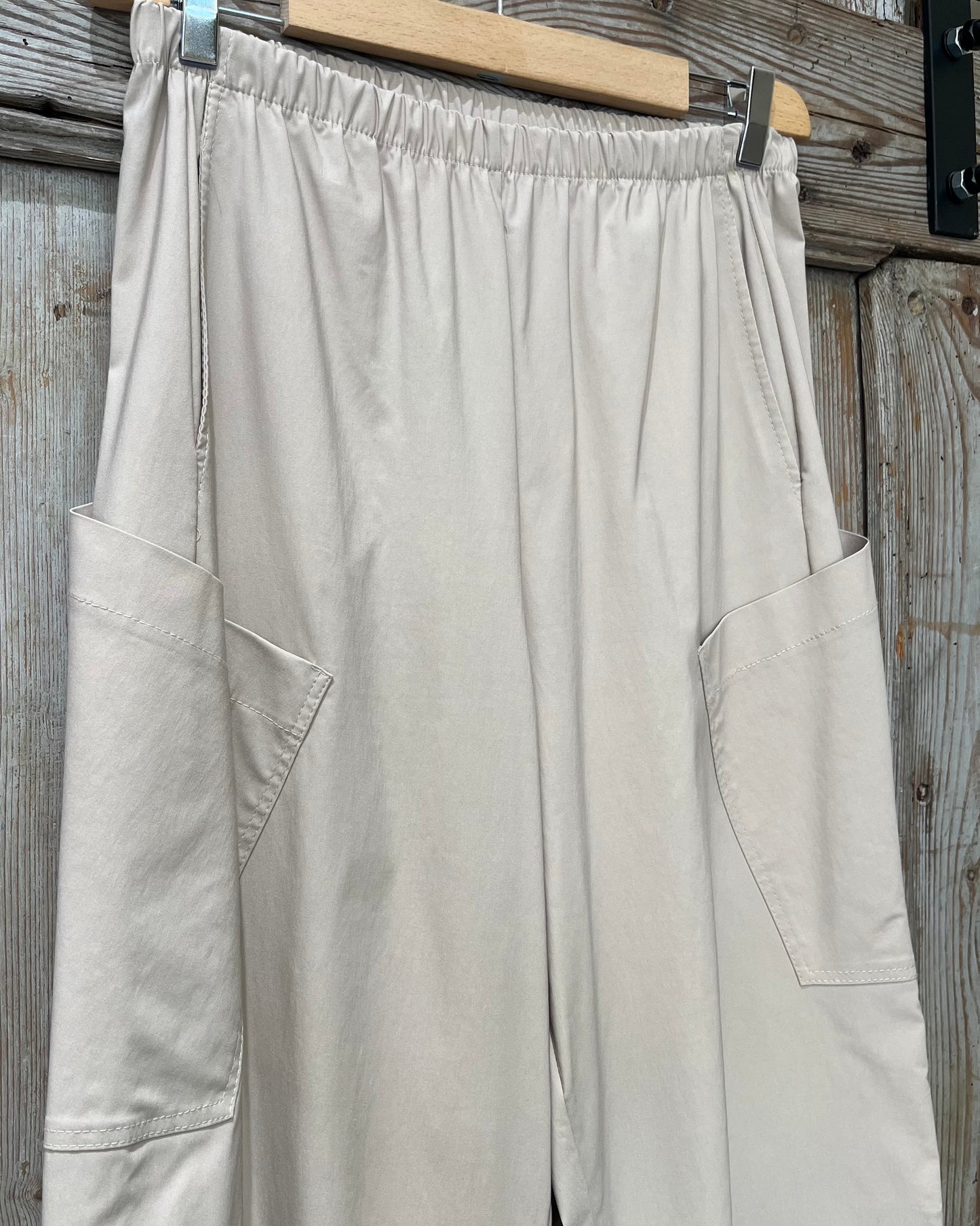Pantalone Carota con tasche | Beige