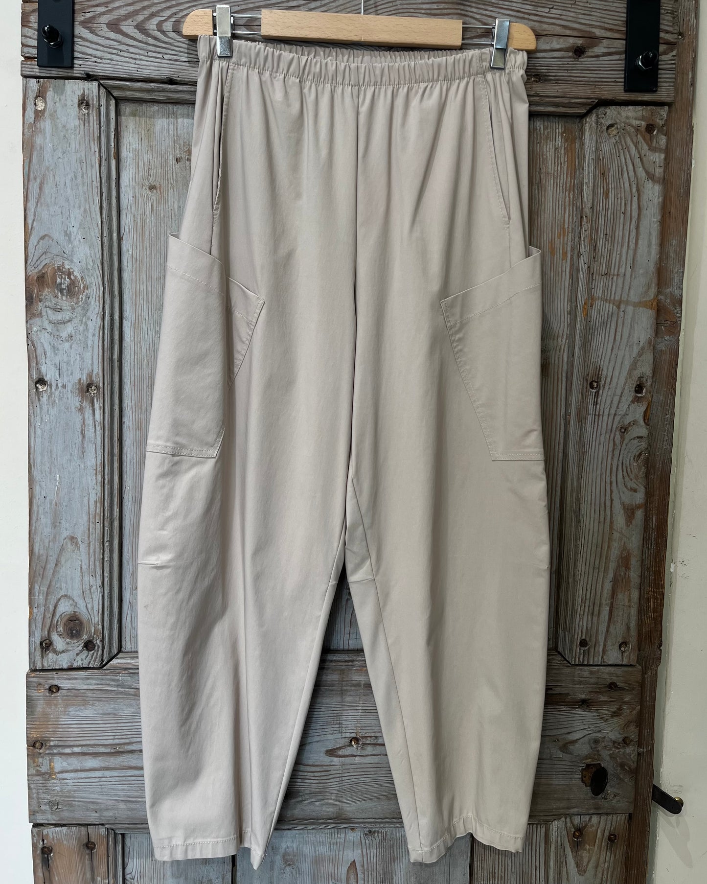 Pantalone Carota con tasche | Beige